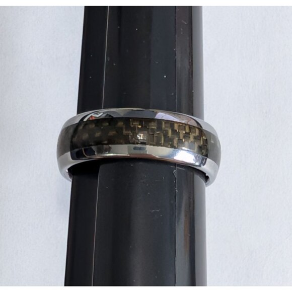 Mens Tungsten Ring Size 11.5 With Carbon Fiber Inlay - Picture 10 of 13